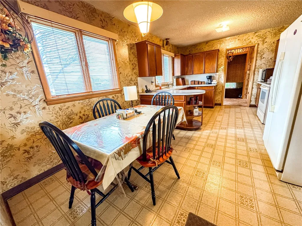 8092 East Main Road, Leroy, New York 14482, Leroy, New York 14482, 3 Bedrooms Bedrooms, 8 Rooms Rooms,1 BathroomBathrooms,Residential,Closed,8092 East Main Road, Leroy, New York 14482,R1601621
