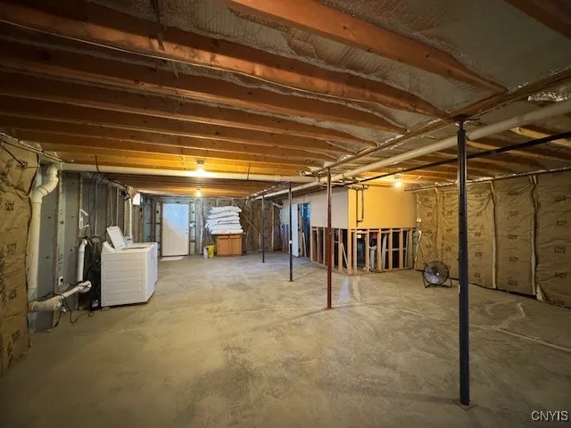 Large Basement with tall ceilings - could be finished