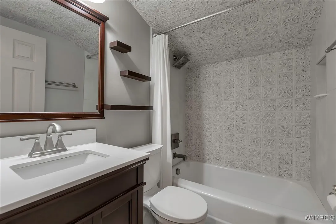 4 Robert Street, Hamburg, New York 14075, Hamburg, New York 14075, 3 Bedrooms Bedrooms, 7 Rooms Rooms,2 BathroomsBathrooms,Residential,Closed,4 Robert Street, Hamburg, New York 14075,0,B1601330