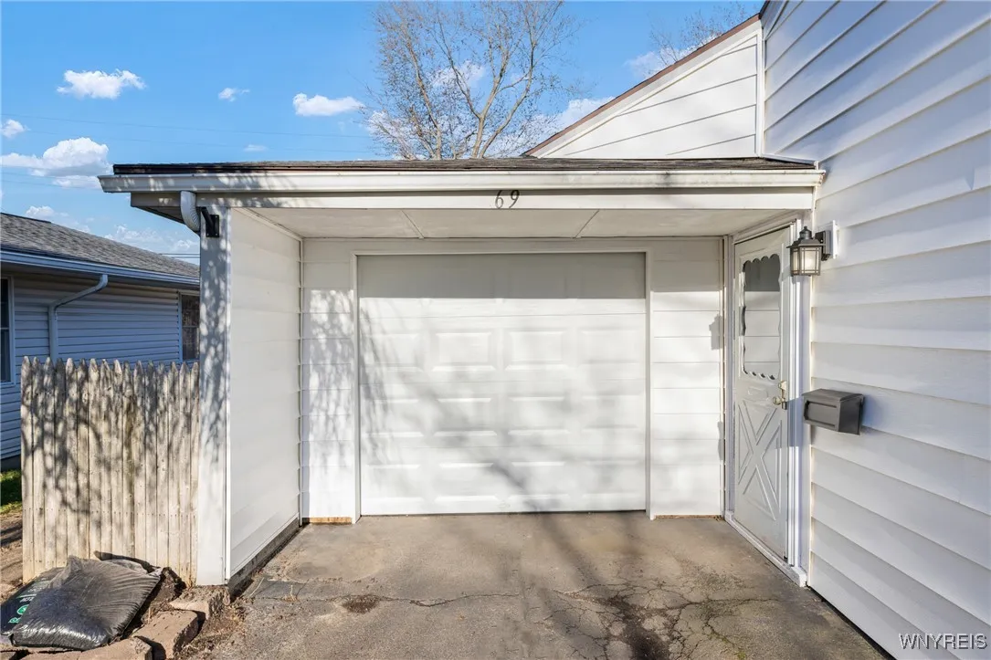 69 Burnside Drive, Tonawanda-town, New York 14150, Tonawanda, New York 14150, 3 Bedrooms Bedrooms, 7 Rooms Rooms,1 BathroomBathrooms,Residential,Closed,69 Burnside Drive, Tonawanda-town, New York 14150,0,B1601505