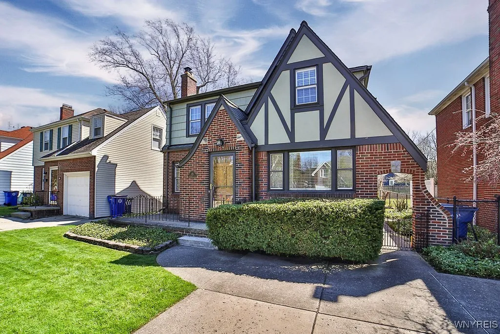 35 University Court, Amherst, New York 14226, Amherst, New York 14226, 3 Bedrooms Bedrooms, 7 Rooms Rooms,1 BathroomBathrooms,Residential,Closed,35 University Court, Amherst, New York 14226,B1599584