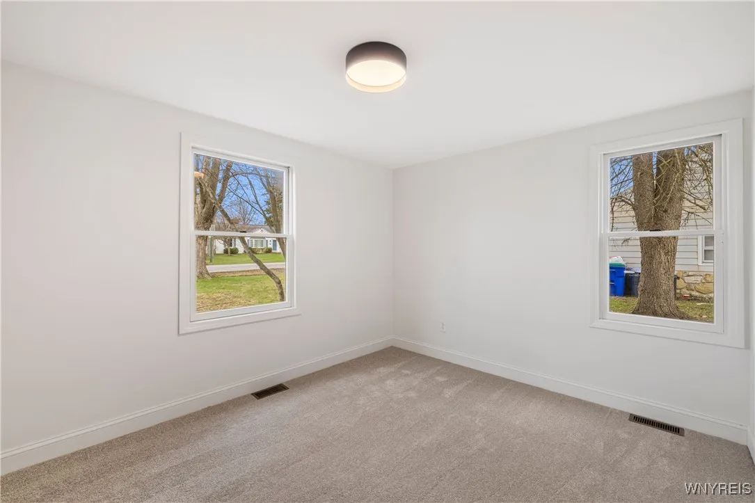 4387 Barton Road, Clarence, New York 14031, Clarence, New York 14031, 5 Bedrooms Bedrooms, 8 Rooms Rooms,2 BathroomsBathrooms,Residential,Closed,4387 Barton Road, Clarence, New York 14031,B1601648