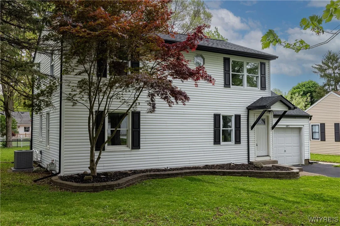 4387 Barton Road, Clarence, New York 14031, Clarence, New York 14031, 5 Bedrooms Bedrooms, 8 Rooms Rooms,2 BathroomsBathrooms,Residential,Closed,4387 Barton Road, Clarence, New York 14031,B1601648