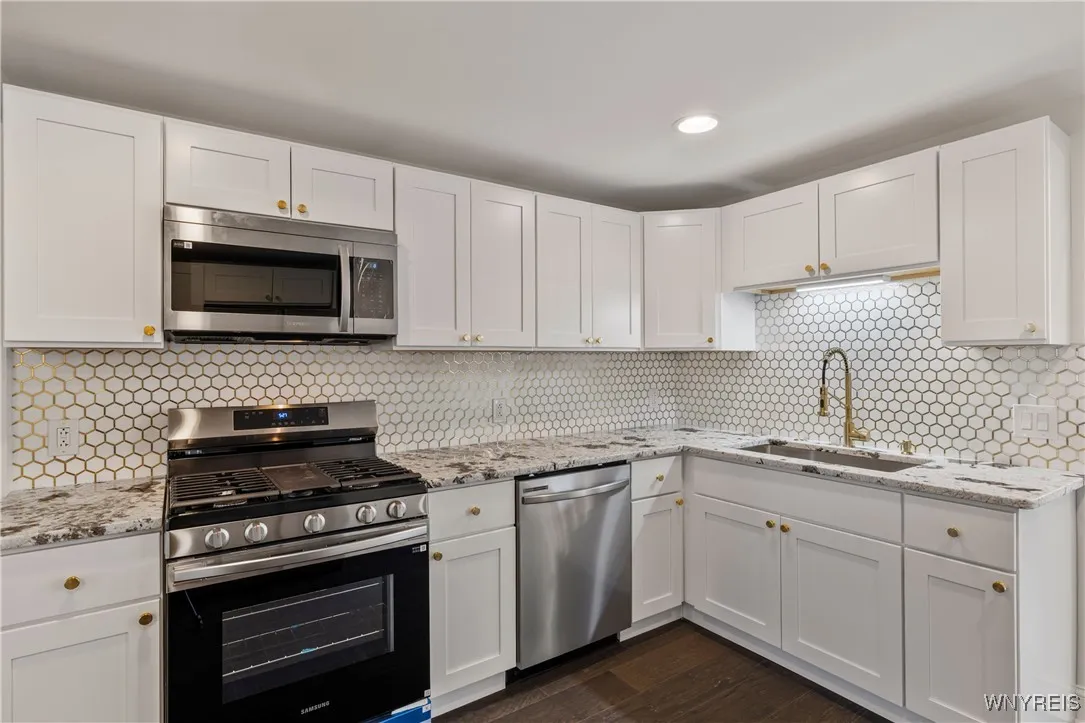 4387 Barton Road, Clarence, New York 14031, Clarence, New York 14031, 5 Bedrooms Bedrooms, 8 Rooms Rooms,2 BathroomsBathrooms,Residential,Closed,4387 Barton Road, Clarence, New York 14031,B1601648