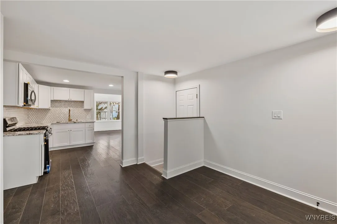 4387 Barton Road, Clarence, New York 14031, Clarence, New York 14031, 5 Bedrooms Bedrooms, 8 Rooms Rooms,2 BathroomsBathrooms,Residential,Closed,4387 Barton Road, Clarence, New York 14031,B1601648