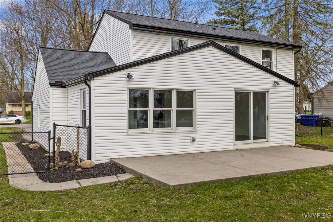 4387 Barton Road, Clarence, New York 14031, Clarence, New York 14031, 5 Bedrooms Bedrooms, 8 Rooms Rooms,2 BathroomsBathrooms,Residential,Closed,4387 Barton Road, Clarence, New York 14031,B1601648