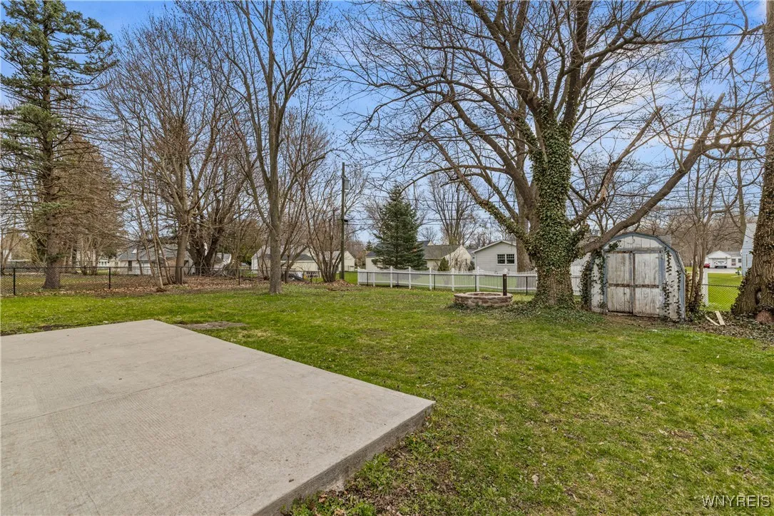 4387 Barton Road, Clarence, New York 14031, Clarence, New York 14031, 5 Bedrooms Bedrooms, 8 Rooms Rooms,2 BathroomsBathrooms,Residential,Closed,4387 Barton Road, Clarence, New York 14031,B1601648