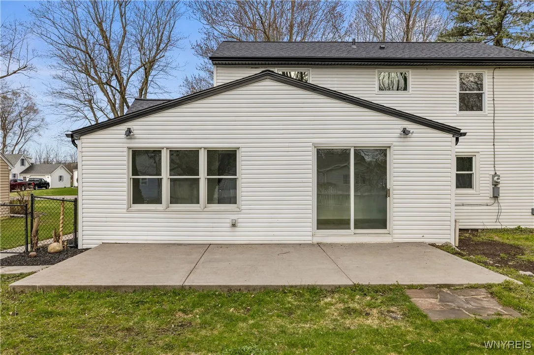 4387 Barton Road, Clarence, New York 14031, Clarence, New York 14031, 5 Bedrooms Bedrooms, 8 Rooms Rooms,2 BathroomsBathrooms,Residential,Closed,4387 Barton Road, Clarence, New York 14031,B1601648