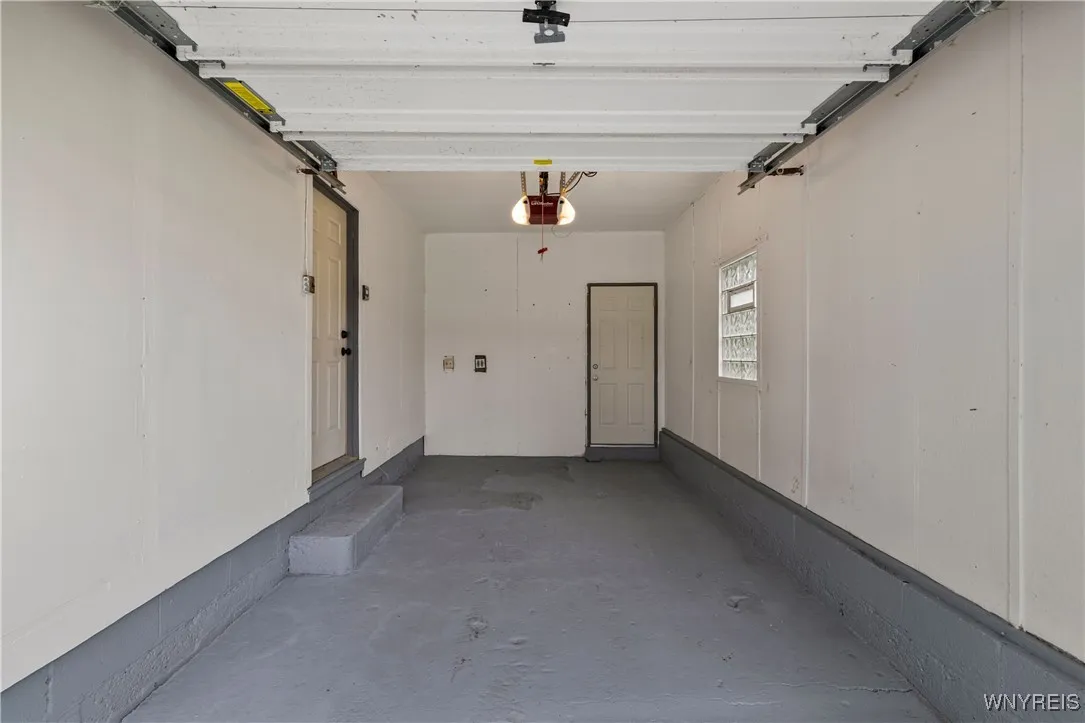 4387 Barton Road, Clarence, New York 14031, Clarence, New York 14031, 5 Bedrooms Bedrooms, 8 Rooms Rooms,2 BathroomsBathrooms,Residential,Closed,4387 Barton Road, Clarence, New York 14031,B1601648