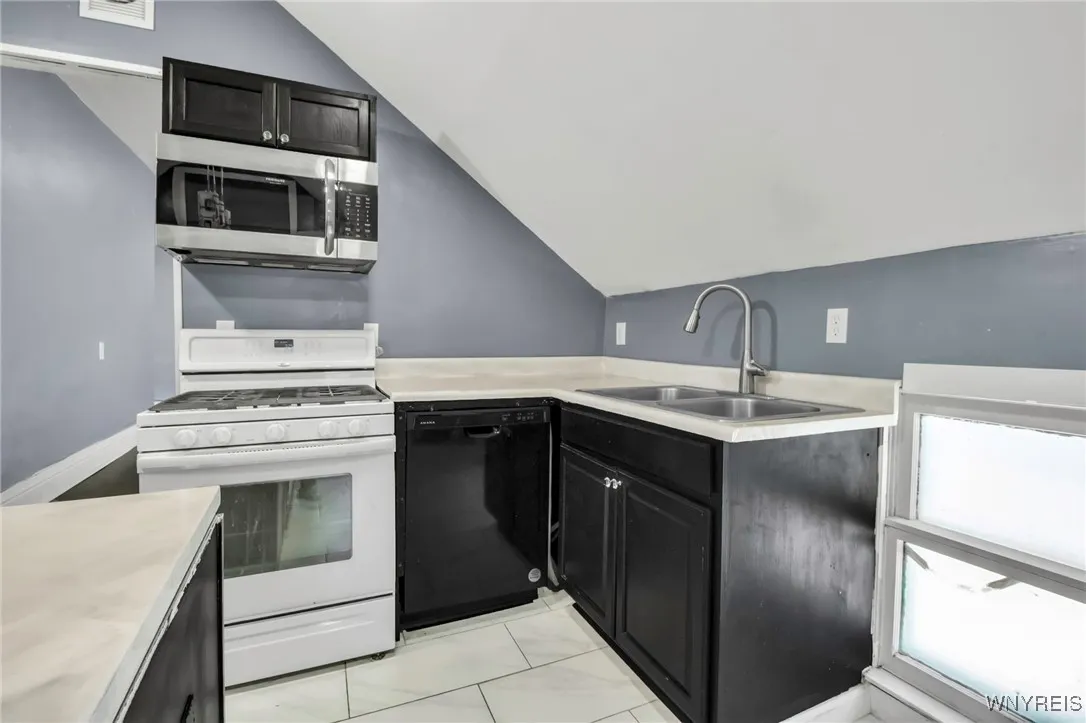 199 Amber Street, Buffalo, New York 14220, Buffalo, New York 14220, 3 Bedrooms Bedrooms, ,2 BathroomsBathrooms,Residential,Closed,199 Amber Street, Buffalo, New York 14220,B1601480