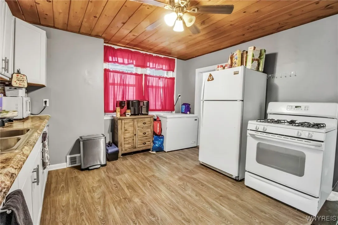 199 Amber Street, Buffalo, New York 14220, Buffalo, New York 14220, 3 Bedrooms Bedrooms, ,2 BathroomsBathrooms,Residential,Closed,199 Amber Street, Buffalo, New York 14220,B1601480