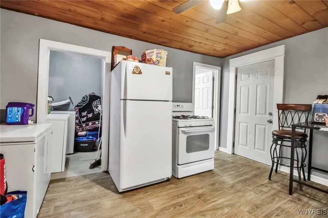 199 Amber Street, Buffalo, New York 14220, Buffalo, New York 14220, 3 Bedrooms Bedrooms, ,2 BathroomsBathrooms,Residential,Closed,199 Amber Street, Buffalo, New York 14220,B1601480