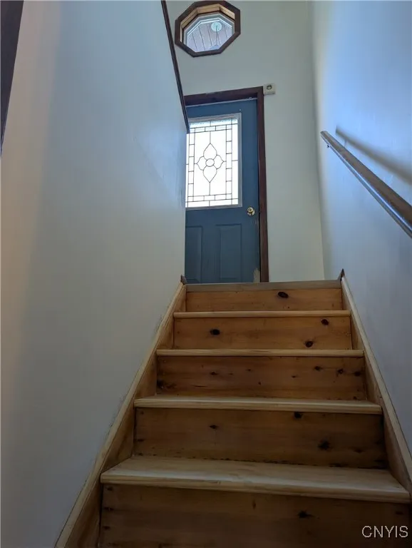 Stairway going down to the lower level or going up to the entrance way
