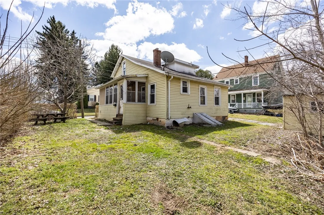 56 West Avenue, Geneva-city, New York 14456, Geneva City, New York 14456, 2 Bedrooms Bedrooms, 5 Rooms Rooms,1 BathroomBathrooms,Residential,Closed,56 West Avenue, Geneva-city, New York 14456,R1601661