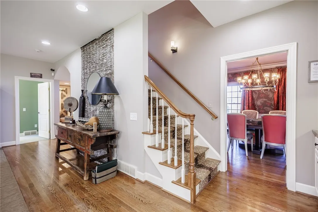 Secondary staircase