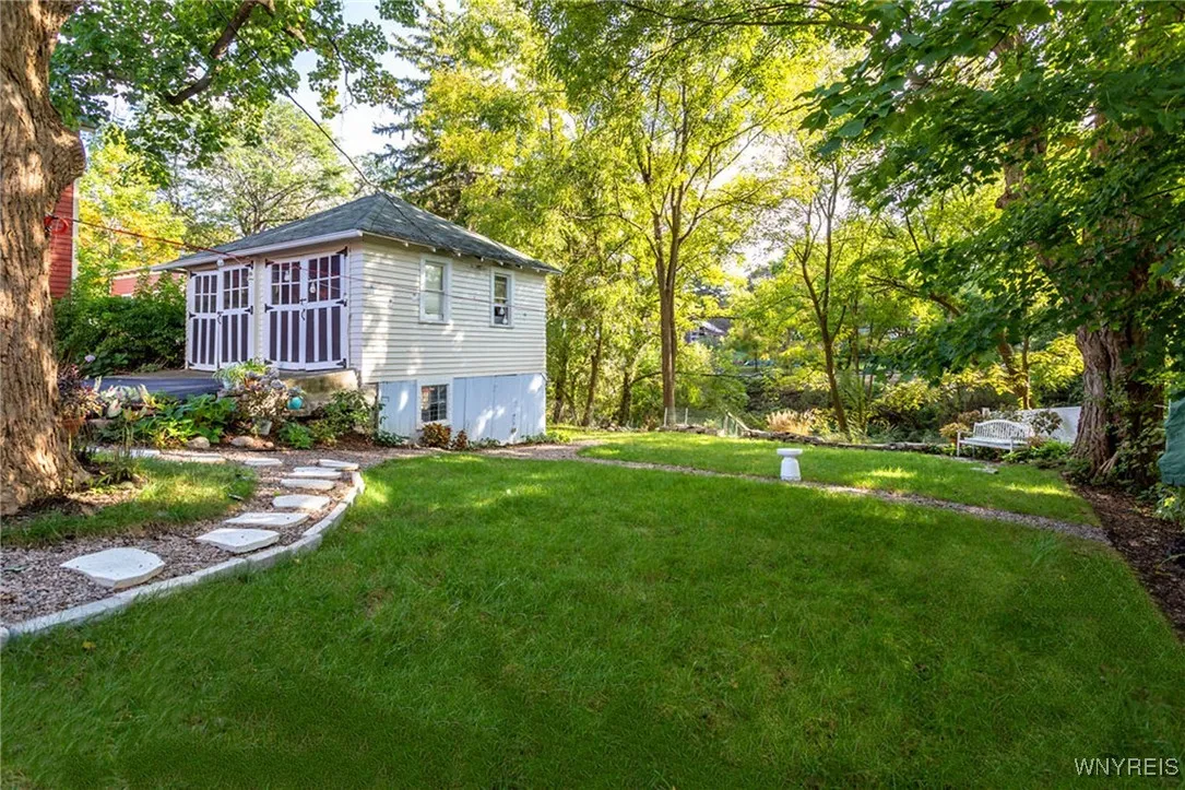 126 East Genesee Street, Manlius, New York 13066, Manlius, New York 13066, 7 Bedrooms Bedrooms, 12 Rooms Rooms,4 BathroomsBathrooms,Residential,For Sale,126 East Genesee Street, Manlius, New York 13066,0,B1601037