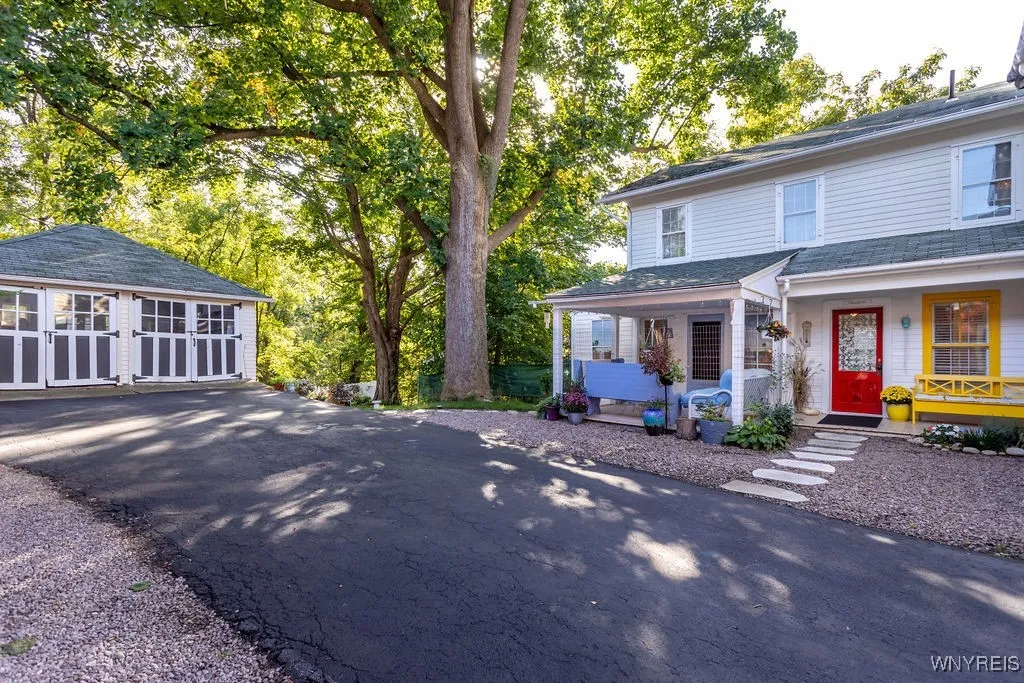 126 East Genesee Street, Manlius, New York 13066, Manlius, New York 13066, 7 Bedrooms Bedrooms, 12 Rooms Rooms,4 BathroomsBathrooms,Residential,For Sale,126 East Genesee Street, Manlius, New York 13066,0,B1601037