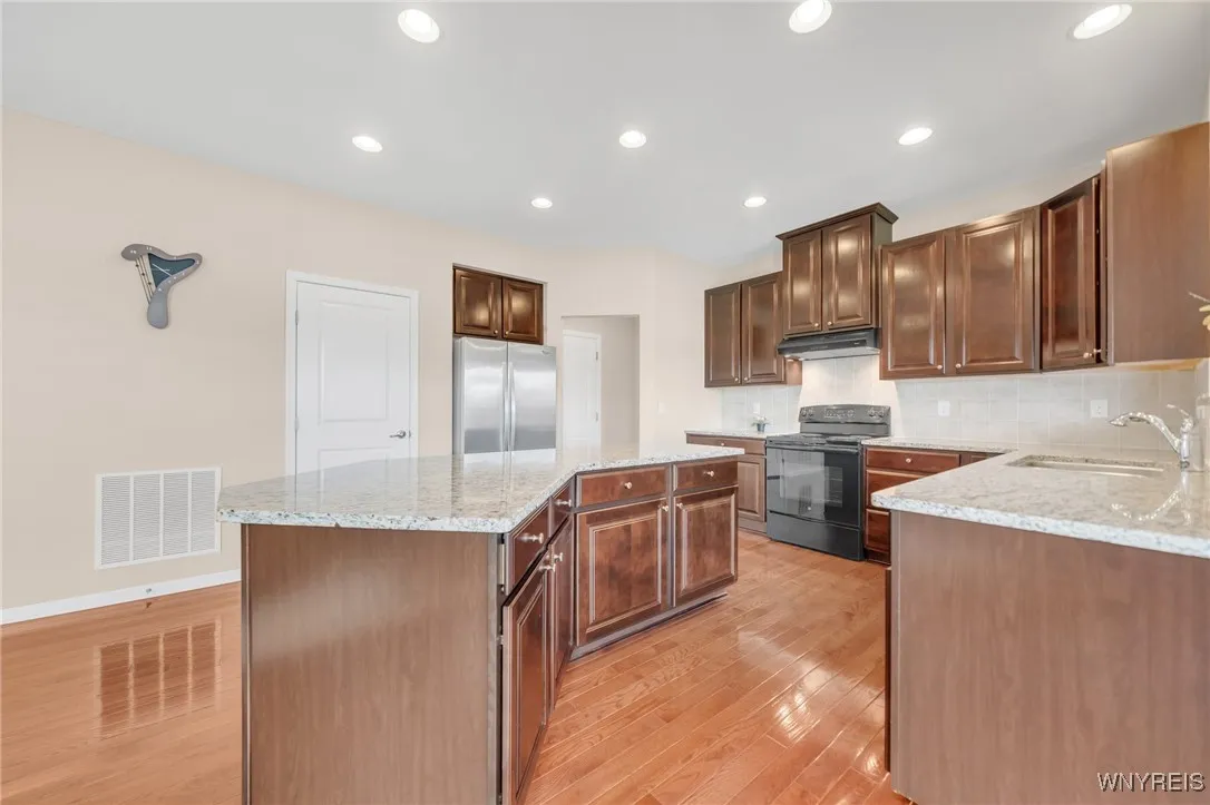 77 Waterway Lane, Amherst, New York 14228, Amherst, New York 14228, 4 Bedrooms Bedrooms, 8 Rooms Rooms,2 BathroomsBathrooms,Residential,Closed,77 Waterway Lane, Amherst, New York 14228,0,B1601811