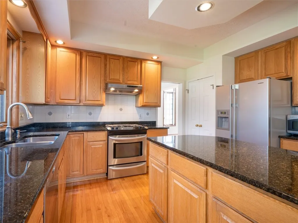 152 Country Wood Lndg, Greece, New York 14626, Greece, New York 14626, 4 Bedrooms Bedrooms, 9 Rooms Rooms,2 BathroomsBathrooms,Residential,Closed,152 Country Wood Lndg, Greece, New York 14626,0,R1601769
