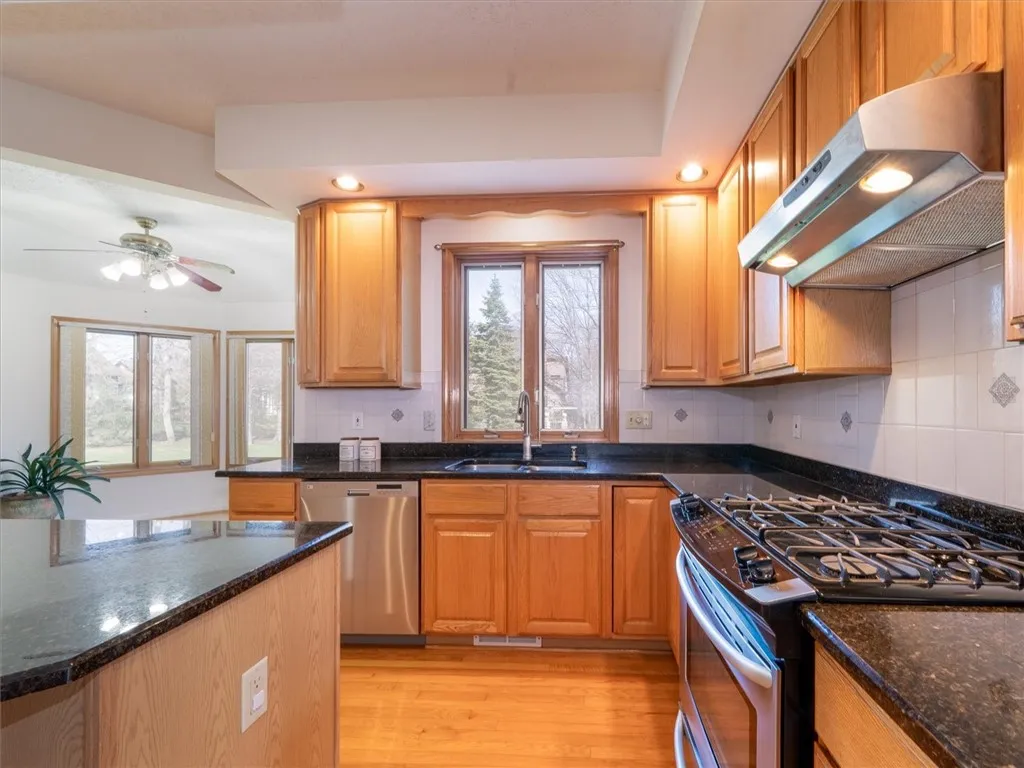152 Country Wood Lndg, Greece, New York 14626, Greece, New York 14626, 4 Bedrooms Bedrooms, 9 Rooms Rooms,2 BathroomsBathrooms,Residential,Closed,152 Country Wood Lndg, Greece, New York 14626,0,R1601769