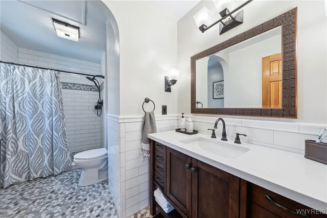 1583 W River Road, Grand Island, New York 14072, Grand Island, New York 14072, 2 Bedrooms Bedrooms, 4 Rooms Rooms,2 BathroomsBathrooms,Residential,Closed,1583 W River Road, Grand Island, New York 14072,0,B1601715