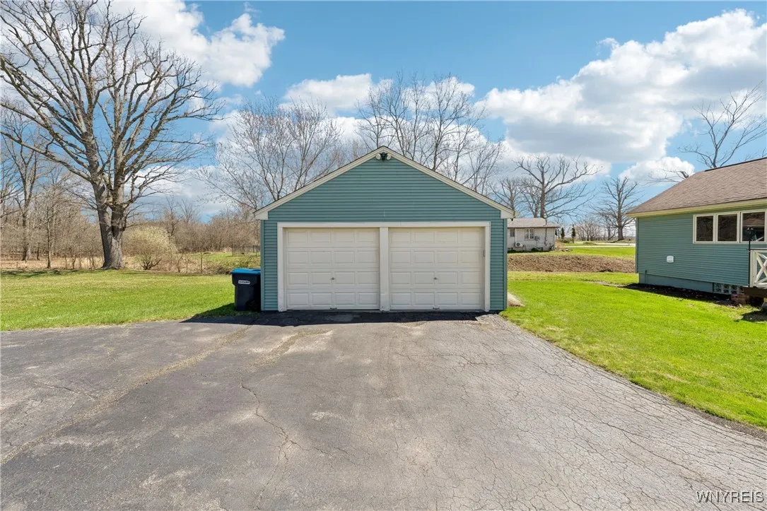 1583 W River Road, Grand Island, New York 14072, Grand Island, New York 14072, 2 Bedrooms Bedrooms, 4 Rooms Rooms,2 BathroomsBathrooms,Residential,Closed,1583 W River Road, Grand Island, New York 14072,0,B1601715