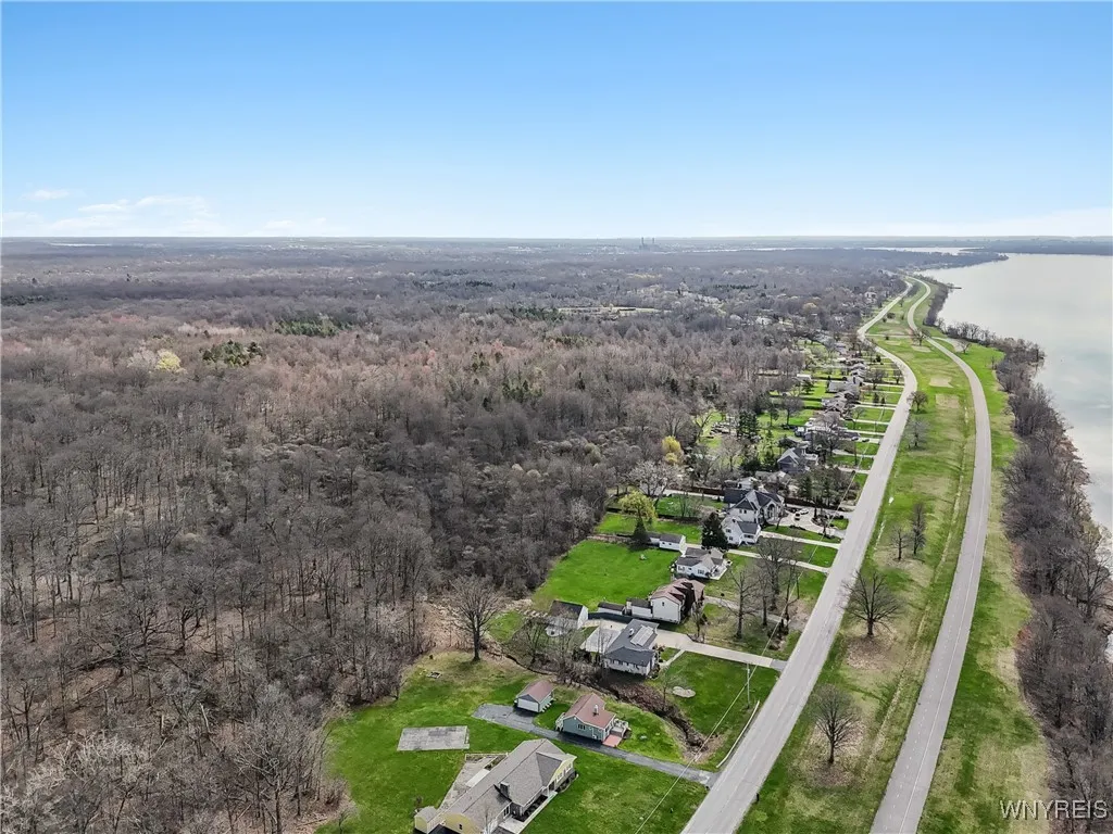 1583 W River Road, Grand Island, New York 14072, Grand Island, New York 14072, 2 Bedrooms Bedrooms, 4 Rooms Rooms,2 BathroomsBathrooms,Residential,Closed,1583 W River Road, Grand Island, New York 14072,0,B1601715
