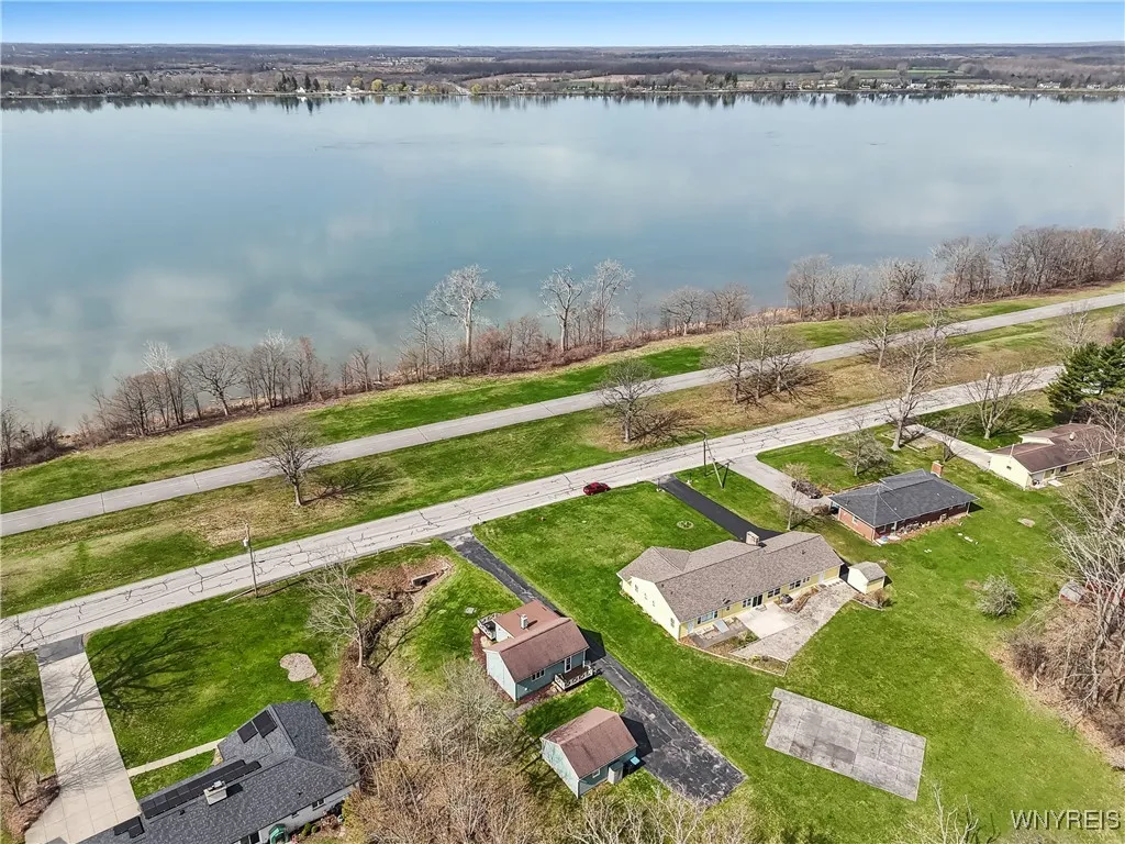 1583 W River Road, Grand Island, New York 14072, Grand Island, New York 14072, 2 Bedrooms Bedrooms, 4 Rooms Rooms,2 BathroomsBathrooms,Residential,Closed,1583 W River Road, Grand Island, New York 14072,0,B1601715