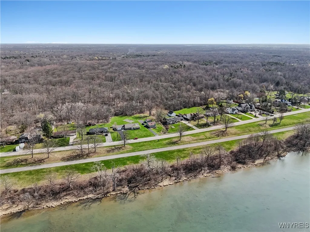 1583 W River Road, Grand Island, New York 14072, Grand Island, New York 14072, 2 Bedrooms Bedrooms, 4 Rooms Rooms,2 BathroomsBathrooms,Residential,Closed,1583 W River Road, Grand Island, New York 14072,0,B1601715