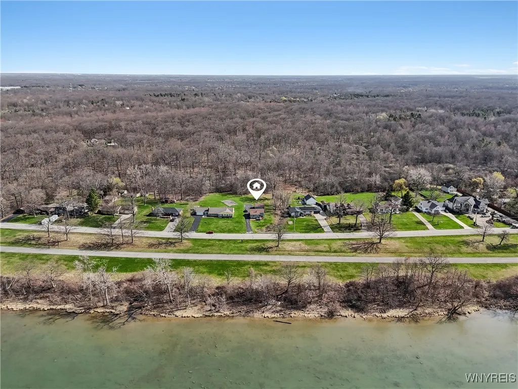 1583 W River Road, Grand Island, New York 14072, Grand Island, New York 14072, 2 Bedrooms Bedrooms, 4 Rooms Rooms,2 BathroomsBathrooms,Residential,Closed,1583 W River Road, Grand Island, New York 14072,0,B1601715