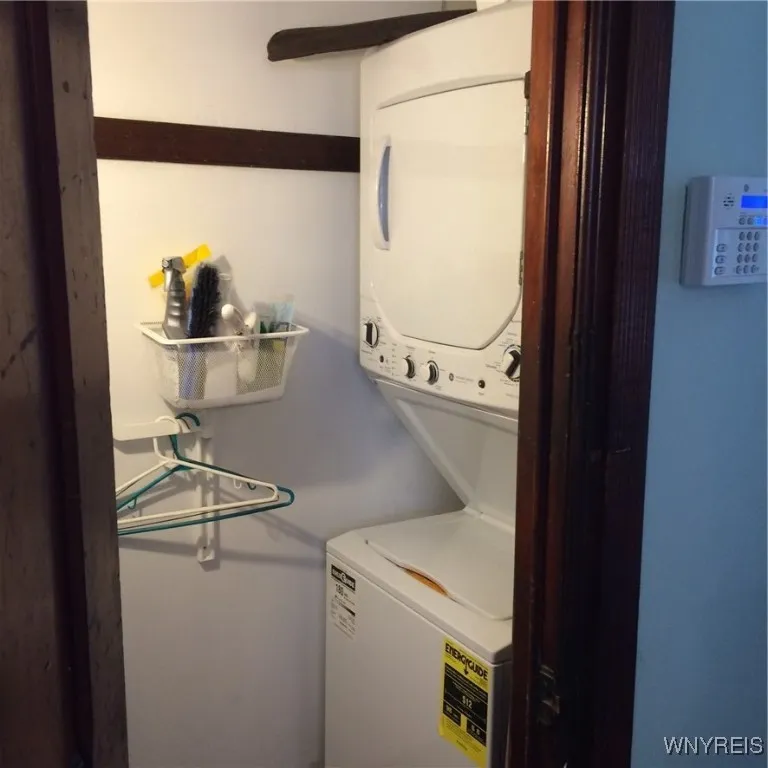 240 West Avenue, Buffalo, New York 14201, Buffalo, New York 14201, 5 Bedrooms Bedrooms, ,2 BathroomsBathrooms,Residential,For Sale,240 West Avenue, Buffalo, New York 14201,0,B1601416