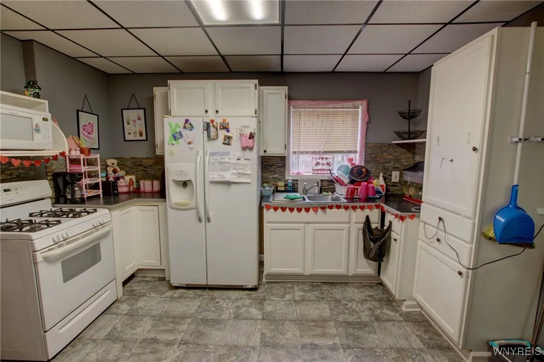 561 West Avenue, Buffalo, New York 14213, Buffalo, New York 14213, 4 Bedrooms Bedrooms, ,3 BathroomsBathrooms,Residential,For Sale,561 West Avenue, Buffalo, New York 14213,0,B1601103