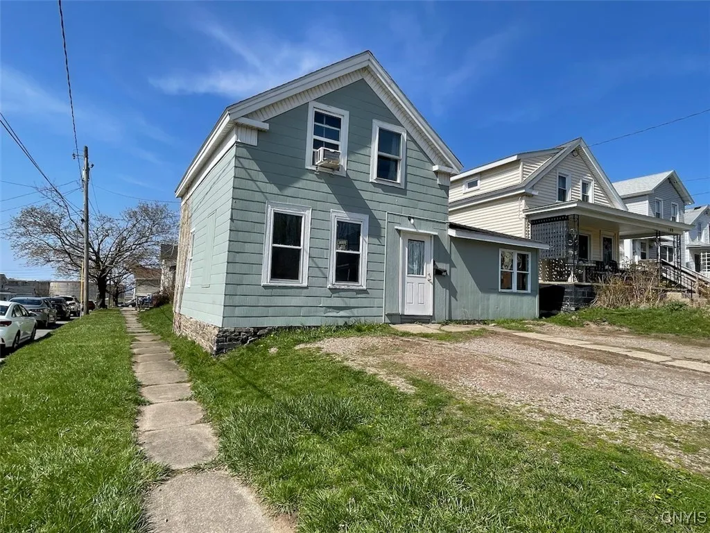 171 West Seneca Street, Oswego-city, New York 1312, Oswego, New York 13126, 4 Bedrooms Bedrooms, 6 Rooms Rooms,2 BathroomsBathrooms,Residential,Closed,171 West Seneca Street, Oswego-city, New York 1312,0,S1601790