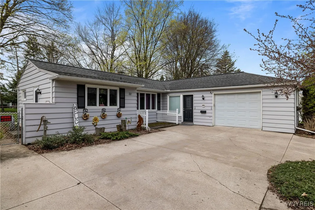 32 Lincoln Avenue, Lockport-city, New York 14094, Lockport City, New York 14094, 2 Bedrooms Bedrooms, 6 Rooms Rooms,2 BathroomsBathrooms,Residential,Closed,32 Lincoln Avenue, Lockport-city, New York 14094,B1602135