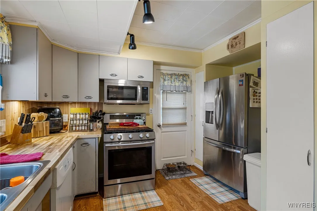 32 Lincoln Avenue, Lockport-city, New York 14094, Lockport City, New York 14094, 2 Bedrooms Bedrooms, 6 Rooms Rooms,2 BathroomsBathrooms,Residential,Closed,32 Lincoln Avenue, Lockport-city, New York 14094,B1602135
