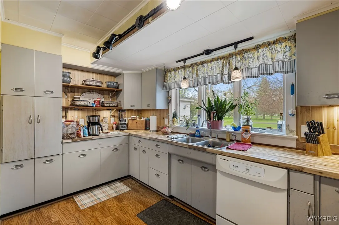 32 Lincoln Avenue, Lockport-city, New York 14094, Lockport City, New York 14094, 2 Bedrooms Bedrooms, 6 Rooms Rooms,2 BathroomsBathrooms,Residential,Closed,32 Lincoln Avenue, Lockport-city, New York 14094,B1602135