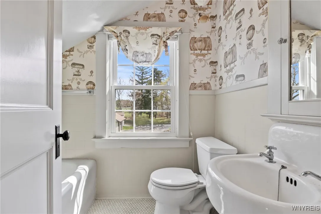 7176 Lake Shore Road, Evans, New York 14047, Evans, New York 14047, 5 Bedrooms Bedrooms, 17 Rooms Rooms,4 BathroomsBathrooms,Residential,Closed,7176 Lake Shore Road, Evans, New York 14047,0,B1601984