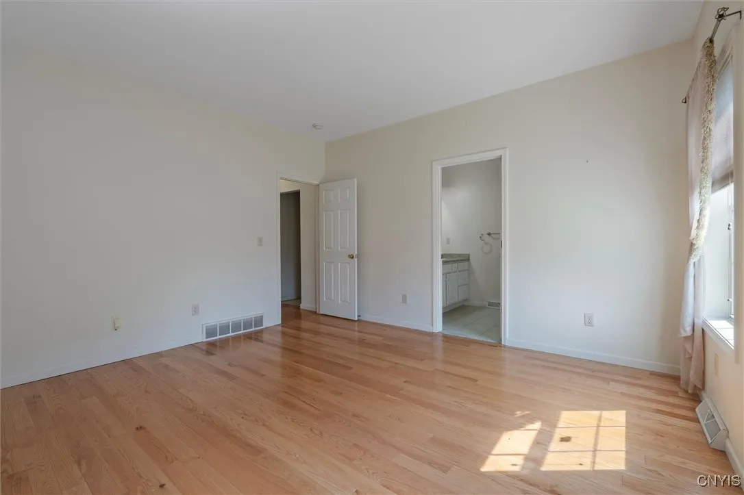 5055 Constitution Lane, Salina, New York 13088, Salina, New York 13088, 3 Bedrooms Bedrooms, 8 Rooms Rooms,2 BathroomsBathrooms,Residential Lease,Closed,5055 Constitution Lane, Salina, New York 13088,0,S1602172