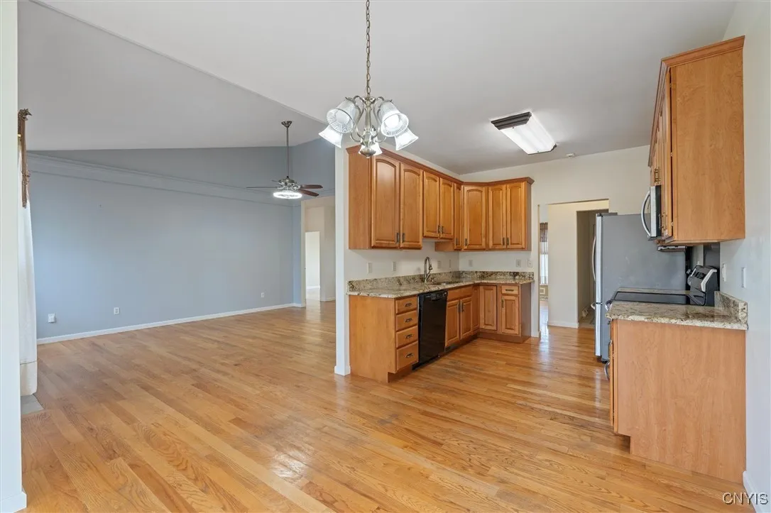 5055 Constitution Lane, Salina, New York 13088, Salina, New York 13088, 3 Bedrooms Bedrooms, 8 Rooms Rooms,2 BathroomsBathrooms,Residential Lease,Closed,5055 Constitution Lane, Salina, New York 13088,0,S1602172