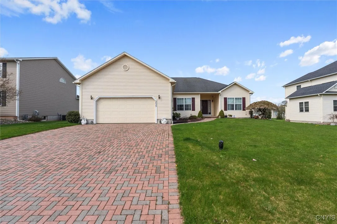 5055 Constitution Lane, Salina, New York 13088, Salina, New York 13088, 3 Bedrooms Bedrooms, 8 Rooms Rooms,2 BathroomsBathrooms,Residential Lease,Closed,5055 Constitution Lane, Salina, New York 13088,0,S1602172