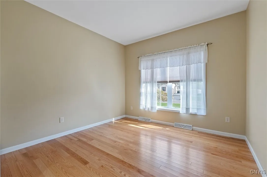 5055 Constitution Lane, Salina, New York 13088, Salina, New York 13088, 3 Bedrooms Bedrooms, 8 Rooms Rooms,2 BathroomsBathrooms,Residential Lease,Closed,5055 Constitution Lane, Salina, New York 13088,0,S1602172