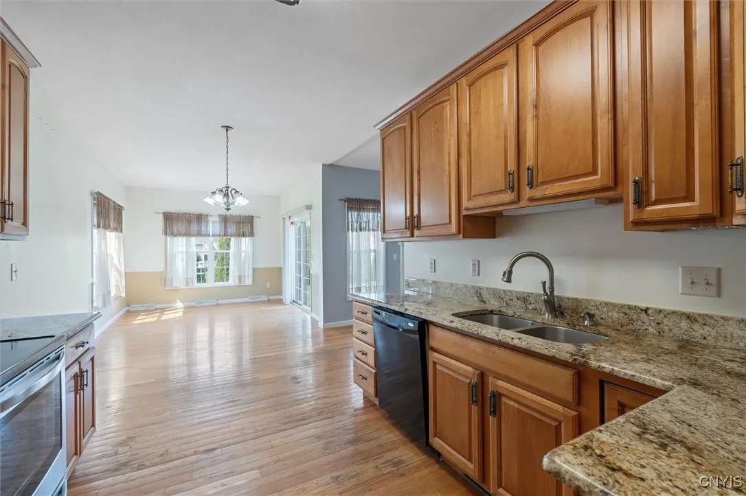 5055 Constitution Lane, Salina, New York 13088, Salina, New York 13088, 3 Bedrooms Bedrooms, 8 Rooms Rooms,2 BathroomsBathrooms,Residential Lease,Closed,5055 Constitution Lane, Salina, New York 13088,0,S1602172