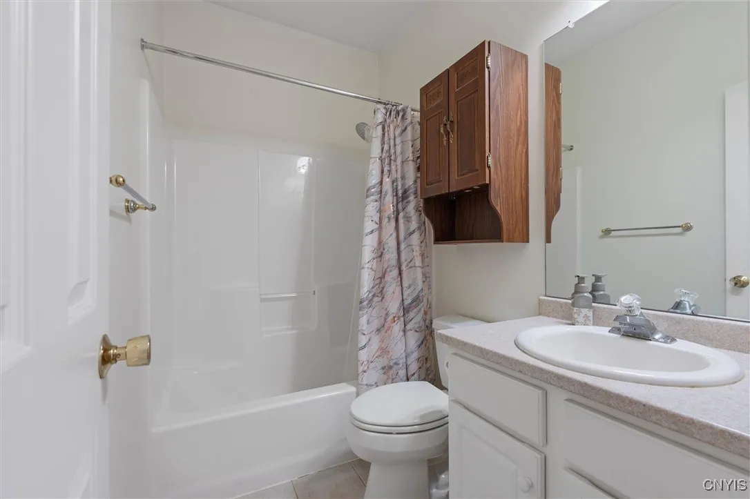 5055 Constitution Lane, Salina, New York 13088, Salina, New York 13088, 3 Bedrooms Bedrooms, 8 Rooms Rooms,2 BathroomsBathrooms,Residential Lease,Closed,5055 Constitution Lane, Salina, New York 13088,0,S1602172