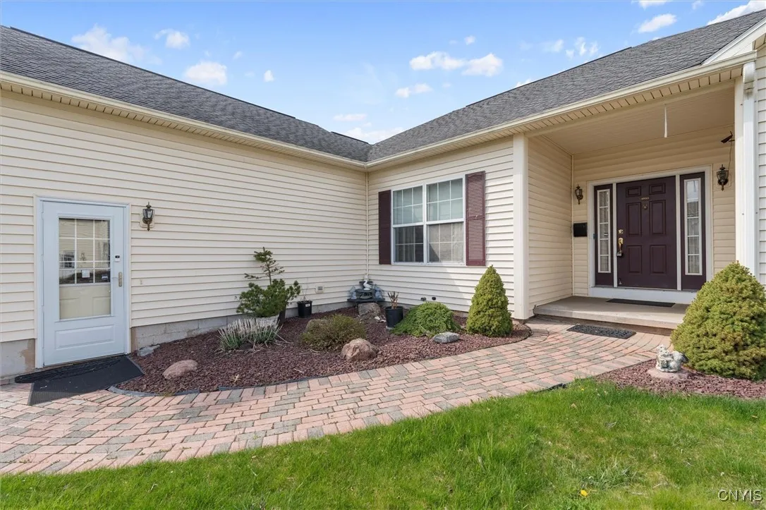 5055 Constitution Lane, Salina, New York 13088, Salina, New York 13088, 3 Bedrooms Bedrooms, 8 Rooms Rooms,2 BathroomsBathrooms,Residential Lease,Closed,5055 Constitution Lane, Salina, New York 13088,0,S1602172