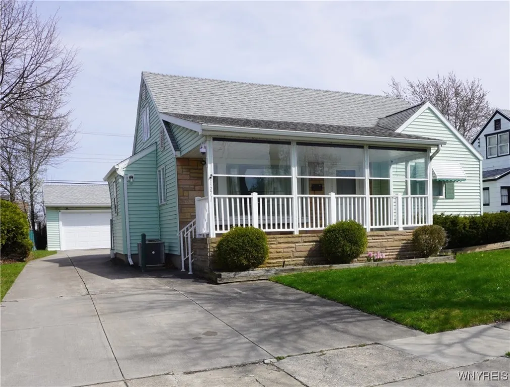 1671 Parker Boulevard, Tonawanda-town, New York 14, Tonawanda, New York 14150, 3 Bedrooms Bedrooms, 5 Rooms Rooms,1 BathroomBathrooms,Residential,Closed,1671 Parker Boulevard, Tonawanda-town, New York 14,0,B1601516