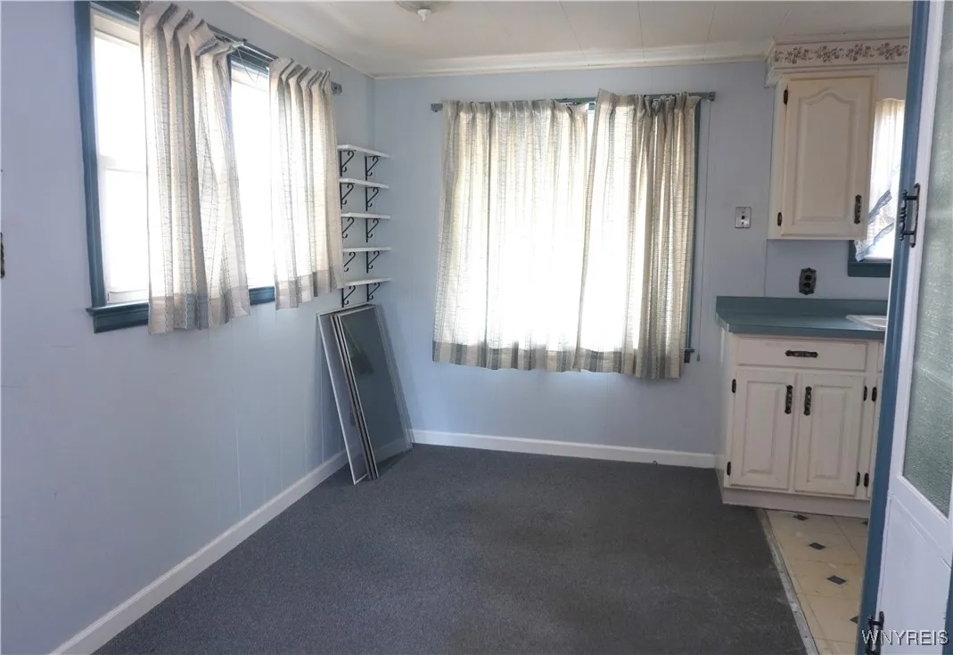 Kitchen dining area