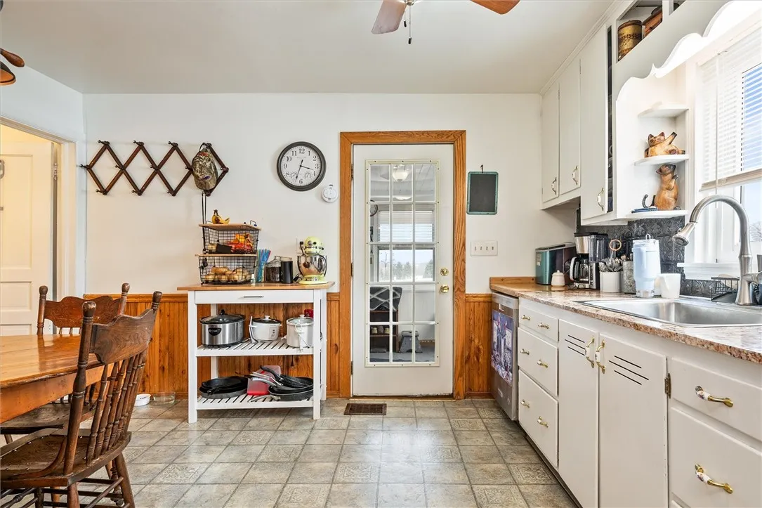 2481 County Road 20, Phelps, New York 14432, Phelps, New York 14432, 3 Bedrooms Bedrooms, 9 Rooms Rooms,1 BathroomBathrooms,Residential,Closed,2481 County Road 20, Phelps, New York 14432,0,R1602210