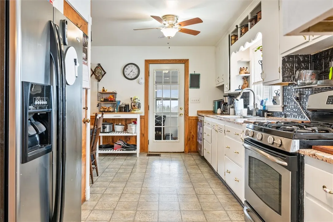 2481 County Road 20, Phelps, New York 14432, Phelps, New York 14432, 3 Bedrooms Bedrooms, 9 Rooms Rooms,1 BathroomBathrooms,Residential,Closed,2481 County Road 20, Phelps, New York 14432,0,R1602210