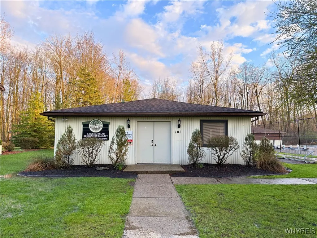 207 Charlesgate Circle, Amherst, New York 14051, Amherst, New York 14051, 3 Bedrooms Bedrooms, 6 Rooms Rooms,2 BathroomsBathrooms,Residential,For Sale,207 Charlesgate Circle, Amherst, New York 14051,B1599312