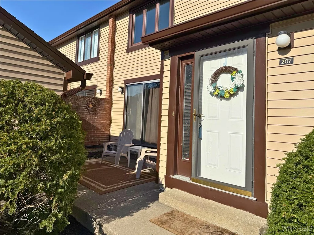 207 Charlesgate Circle, Amherst, New York 14051, Amherst, New York 14051, 3 Bedrooms Bedrooms, 6 Rooms Rooms,2 BathroomsBathrooms,Residential,For Sale,207 Charlesgate Circle, Amherst, New York 14051,B1599312
